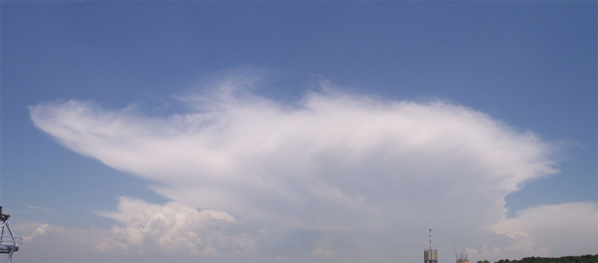 Cumulonimbus capillatus convectivo.