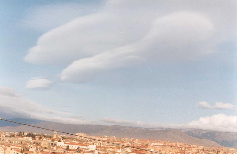 Altocmulus lenticularis sobre Segovia, autor Fernando Llorente Martnez.