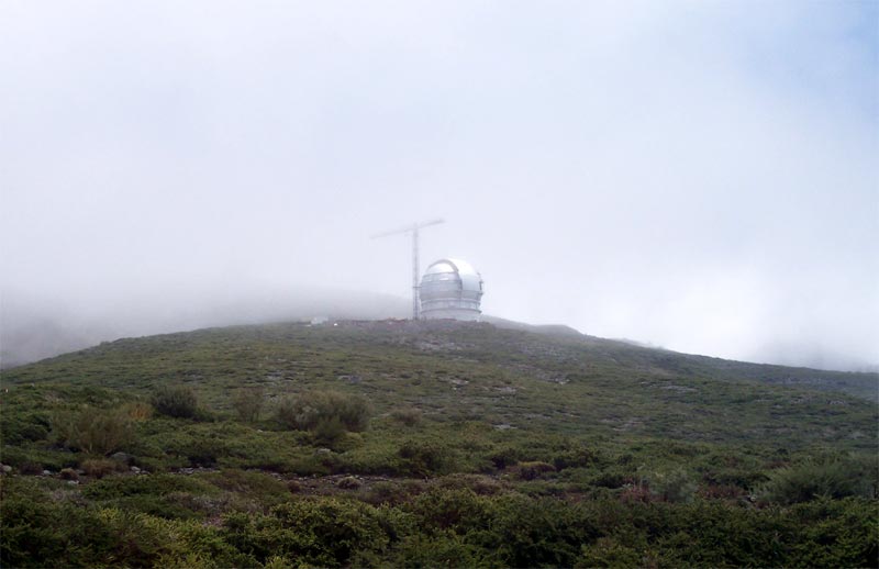 Niebla en las proximidades del GRANTECAN, isla de La Palma, Espaa, 8 de mayo de 2004.