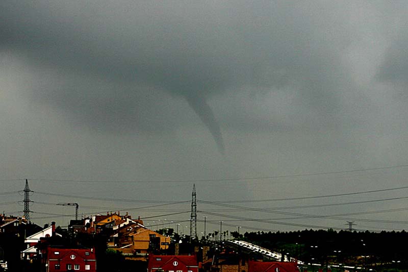 Tuba desde la base de un cumulonimbo, mayo de 2004.