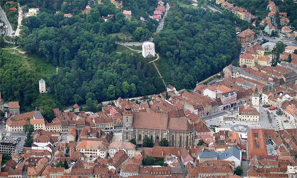 Zona central de Brasov, en torno a la plaza del consejo, vista desde el monte Tâmpa.