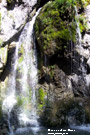 El can del ro Bicaz. Cascada a la entrada a la derecha.