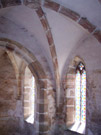 Interior de la capilla. Techo abovedado.