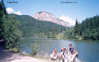 Algunos de nuestros turistas en la orilla del lago.