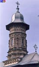 Vista general del elegante campanario de la iglesia del monasterio de Dragomirna.
