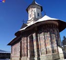 Exterior de la iglesia. Fachada sur y bside.