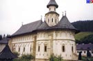 Imagen general de la iglesia, desde las fachadas sur y este, monasterio de Putna.