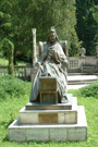Estatua situada en los jardines del palacio.