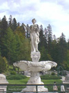 Estatua situada en los jardines del palacio.