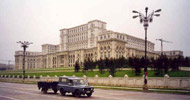 La Casa del Pueblo, actual sede del Parlamento, imagen lateral.