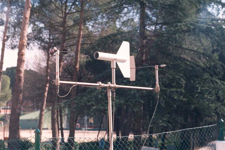 Anemmetro, anemocinemmetro y veleta.