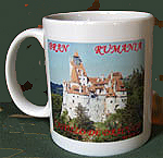 Tazas de porcelana con la imagen del castillo de Bran o de Drcula, Rumania, o con la de Vlad Tepes